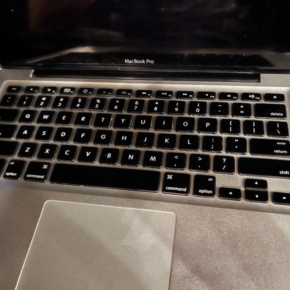 Apple MacBook Pro 2010 13" (1TB, 6GB RAM) Laptop - Picture 5 of 17